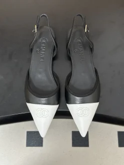 Alternative view of CHANEL Flats & Loafers Leather (Black-White) EU35-39 B70202606030266119