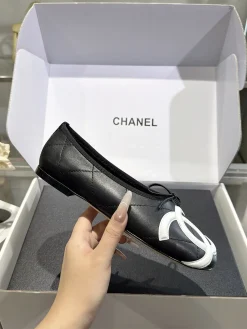 CHANEL Flats & Loafers Leather (Black-White) EU35-41 B70202606030269119