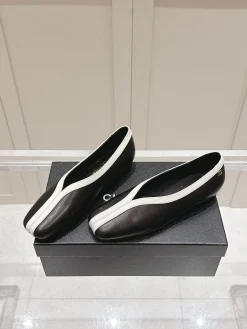 Alternative view of CHANEL Flats & Loafers Leather (Black-White) EU35-41 B70202606030271119