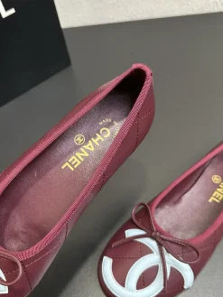 Alternative view of CHANEL Flats & Loafers Leather (Burgundy-White) EU34-40 B60202606030273119