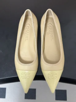 Alternative view of CHANEL Flats & Loafers Leather (Cream-Yellow) EU35-39 B70202606030277119
