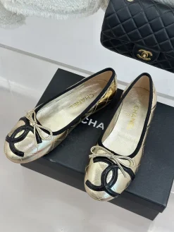 Alternative view of CHANEL Flats & Loafers Leather (Gold-Black) EU35-39 B60202606030278119