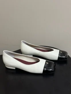 CHANEL Flats & Loafers Leather (White-Black) EU35-39 B60202606030284119