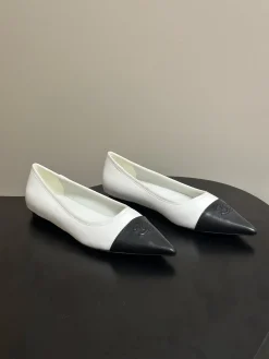 CHANEL Flats & Loafers Leather (White-Black) EU35-39 B70202606030286119