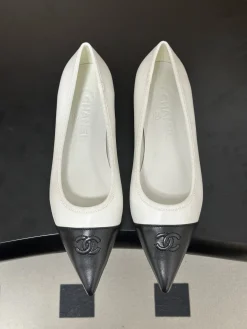 Alternative view of CHANEL Flats & Loafers Leather (White-Black) EU35-39 B70202606030286119