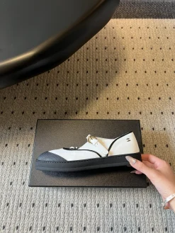 CHANEL Flats & Loafers Leather (White-Black) EU35-41 B40202606030290109