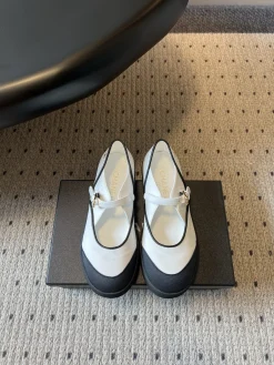 Alternative view of CHANEL Flats & Loafers Leather (White-Black) EU35-41 B40202606030290109