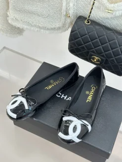 Alternative view of CHANEL Flats & Loafers Patent Leather (Black-White) EU35-39 B60202606030296119