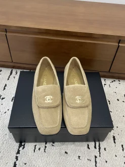 Alternative view of CHANEL Flats & Loafers Suede (Beige-Black) EU35-39 B80202606030299129