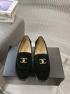 Alternative view of CHANEL Flats & Loafers Suede (Black) EU35-40 B20202606030302109