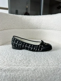 CHANEL Flats & Loafers Tweed-Leather (Black-White) EU35-41 B60202606030310119