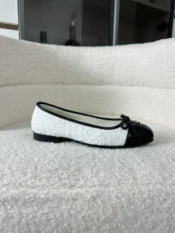 CHANEL Flats & Loafers Tweed-Leather (White-Black) EU35-41 B60202606030313119