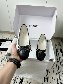 Alternative view of CHANEL Flats & Loafers Tweed-Leather (White-Black) EU35-41 B60202606030314119