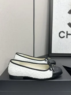 CHANEL Flats & Loafers Tweed-Leather (White-Black) EU35-41 B80202606030315129