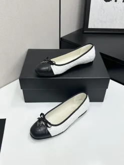 Alternative view of CHANEL Flats & Loafers Tweed-Leather (White-Black) EU35-41 B80202606030315129