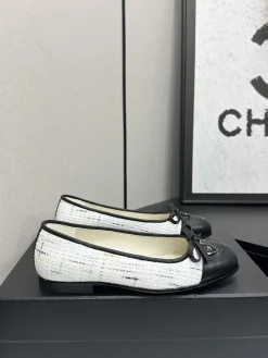 CHANEL Flats & Loafers Tweed-Leather (White-Black) EU35-41 B80202606030316129