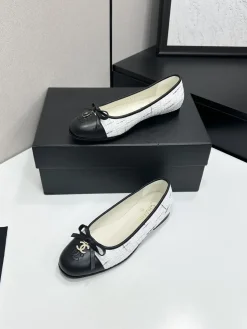 Alternative view of CHANEL Flats & Loafers Tweed-Leather (White-Black) EU35-41 B80202606030316129