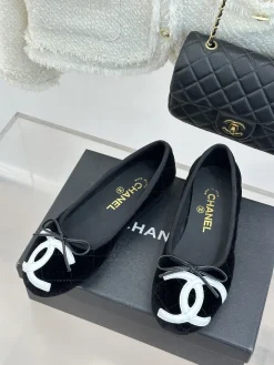 Alternative view of CHANEL Flats & Loafers Velvet (Black-White) EU35-39 B60202606030318119