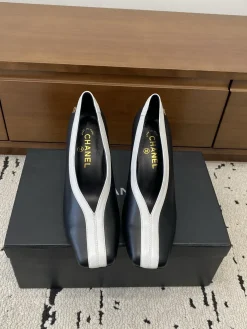 Alternative view of CHANEL Pumps & Heels Leather (Black-White) EU35-40 B90202606030348129