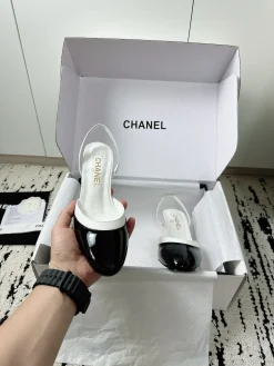 Alternative view of CHANEL Pumps & Heels Leather (Black-White) EU35-41 B70202606030349119