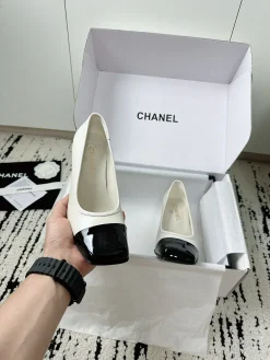 Alternative view of CHANEL Pumps & Heels Leather (White-Black) EU35-41 B90202606030362129
