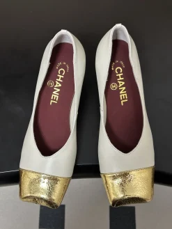 Alternative view of CHANEL Pumps & Heels Leather (White-Gold) EU35-39 B60202606030366119