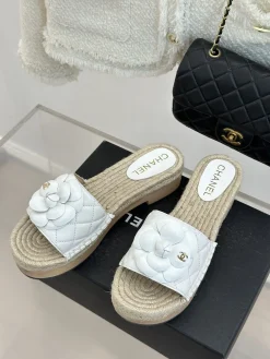 Alternative view of CHANEL Sandals & Mules Leather-Raffia-Wood (White-Beige) EU35-39 C00202606030448129