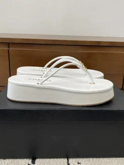 CHANEL Sandals & Mules Leather (White-Gold) EU35-40 B50202606030616119