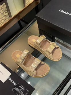 CHANEL Sandals & Mules Patent Leather (Beige) EU35-40 B20202606030383109