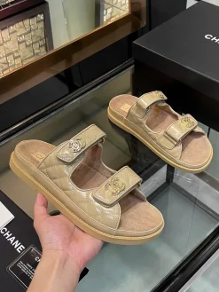 Alternative view of CHANEL Sandals & Mules Patent Leather (Beige) EU35-40 B20202606030383109