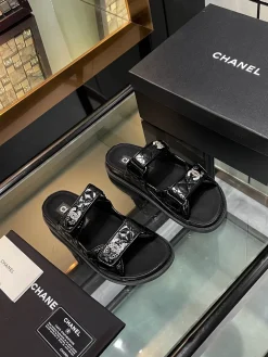 CHANEL Sandals & Mules Patent Leather (Black) EU35-40 B20202606030618109