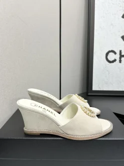 CHANEL Sandals & Mules Suede (White) EU35-41 B50202606030474119