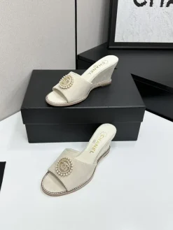 Alternative view of CHANEL Sandals & Mules Suede (White) EU35-41 B50202606030474119