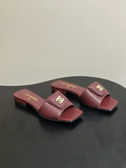 CHANEL Slides & Slippers Lambskin EU35-39 B40202606030510109