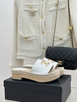 CHANEL Slides & Slippers Lambskin EU35-39 C00202606030596129