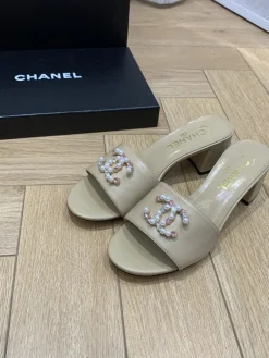 CHANEL Slides & Slippers Leather (Beige-White-Pink) EU35-41 B40202606033264109