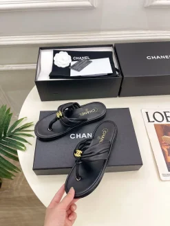 CHANEL Slides & Slippers Leather (Black-Gold) EU35-39 B40202606030502109