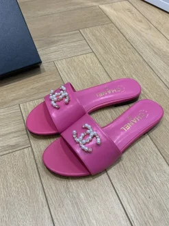 Alternative view of CHANEL Slides & Slippers Leather (Pink) EU35-41 B40202606033261109