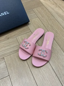 Alternative view of CHANEL Slides & Slippers Leather (Pink) EU35-41 B40202606033287109