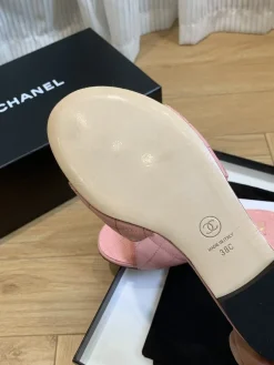 Alternative view of CHANEL Slides & Slippers Leather (Pink-Gold-White) EU35-41 B40202606033278109
