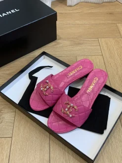 Alternative view of CHANEL Slides & Slippers Leather (Pink-Gold-White) EU35-41 B40202606033279109