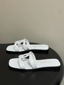 CHANEL Slides & Slippers Leather (White-Black) EU35-39 B30202606030535109