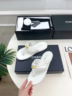 CHANEL Slides & Slippers Leather (White-Gold) EU35-39 B40202606030542109