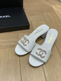 Alternative view of CHANEL Slides & Slippers Leather (White-Pink-Gold) EU35-41 B40202606033268109