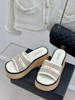 Alternative view of CHANEL Slides & Slippers Leather-Wood (White-Beige-Black) EU35-39 B40202606030552109