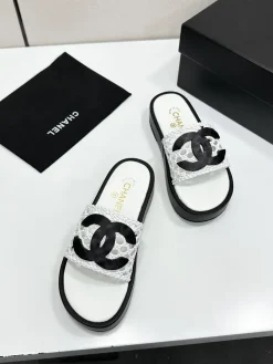 Alternative view of CHANEL Slides & Slippers Woven Fabric (White-Black) EU35-41 B50202606030599119