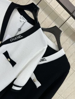 Alternative view of CHANEL Sweaters & Knitwear Wool-Polyester-Viscose-Nylon (White-Black) S-L B0520260601033399
