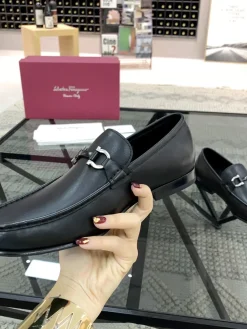 FERRAGAMO Flats & Loafers Leather (Black-Silver) EU38-45 E90202606033166209