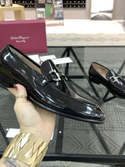 FERRAGAMO Flats & Loafers Patent Leather (Black) EU38-45 E90202606033185209