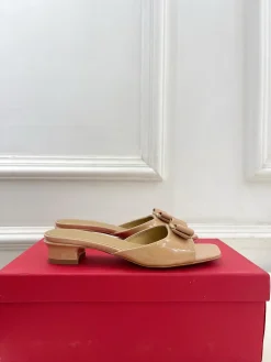 FERRAGAMO Slides & Slippers Patent Leather (Beige) EU35-39 B60202606031031119